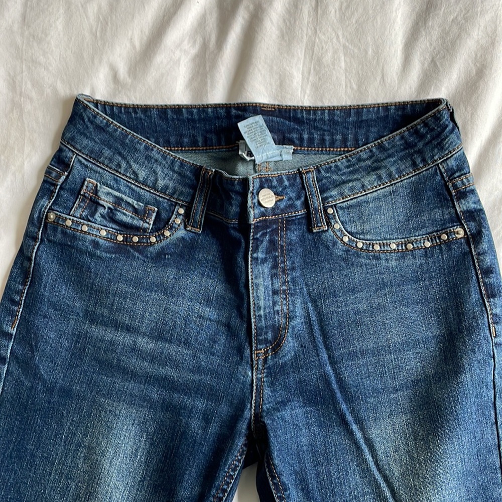 NWOT dark wash skinny jeans with silver details